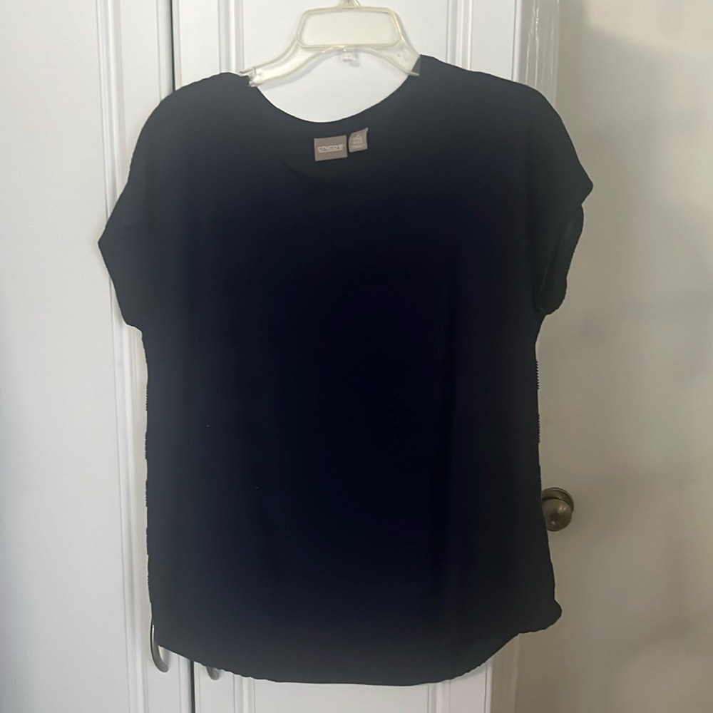 Navy blue T-shirt with horizontal pattern.